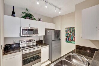 630 S Sapodilla Ave in West Palm Beach, FL - Foto de edificio - Building Photo