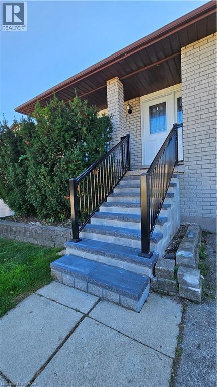 110 Abbot Dr in Hamilton, ON - Building Photo - Building Photo