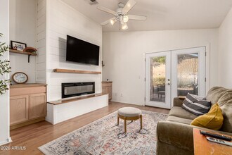 2032 E Windsong Dr in Phoenix, AZ - Building Photo - Building Photo