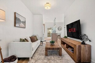 2231-2281 81 St S W in Calgary, AB - Building Photo