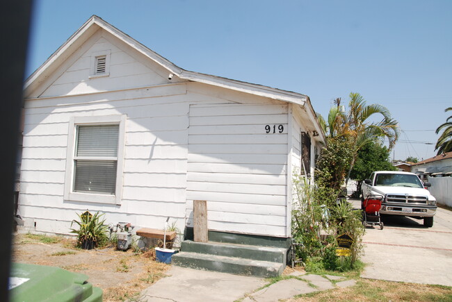 919 E 55th St in Los Angeles, CA - Building Photo - Building Photo