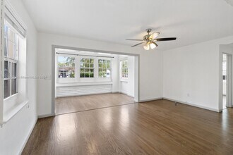 5260 SW 5th Ter in Coral Gables, FL - Foto de edificio - Building Photo