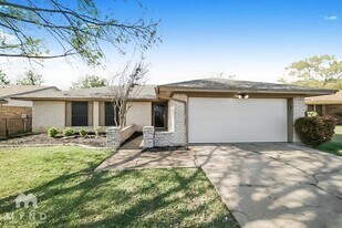 3100 Green Ridge St in Fort Worth, TX - Building Photo