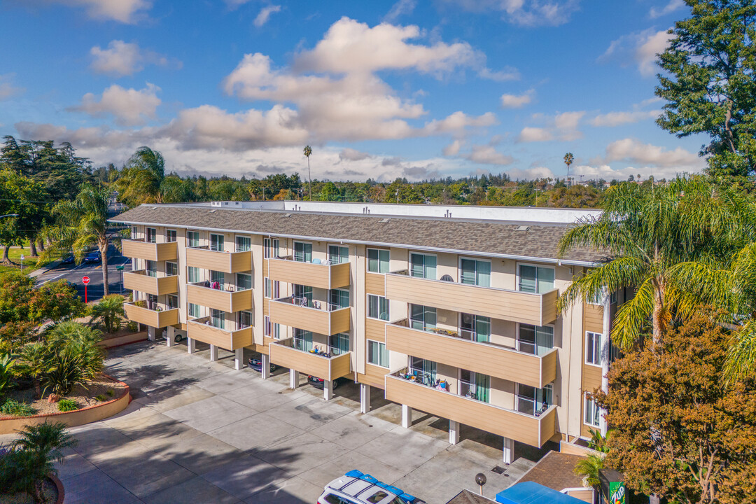 Village Green Apartments in Santa Clara, CA - Building Photo