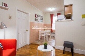 126 Warren St, Unit 14 in Boston, MA - Foto de edificio - Building Photo