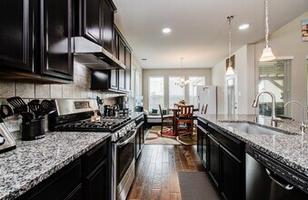 7610 River Pass Dr in Pearland, TX - Building Photo - Building Photo