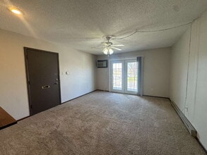 2406 Marquette Rd in Peru, IL - Foto de edificio - Building Photo