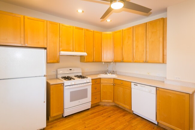 1738 W Nelson St, Unit 2 in Chicago, IL - Foto de edificio - Building Photo