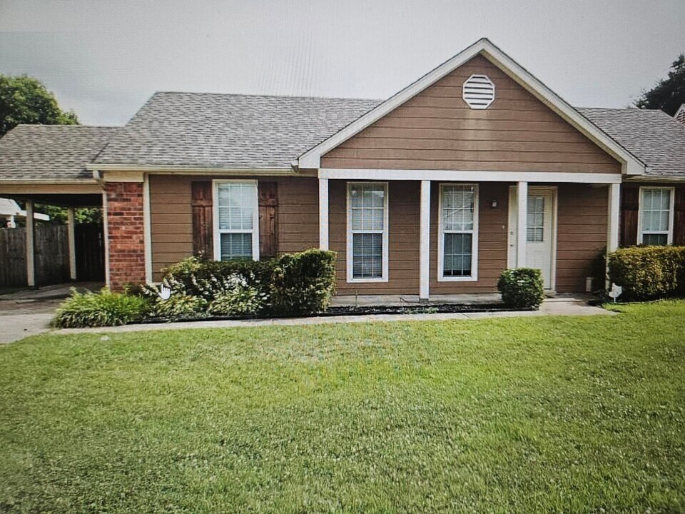 10137 Oak Run Dr S in Olive Branch, MS - Building Photo