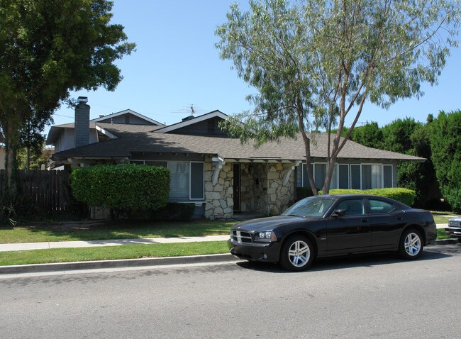 7592 Volga Dr in Huntington Beach, CA - Building Photo - Building Photo