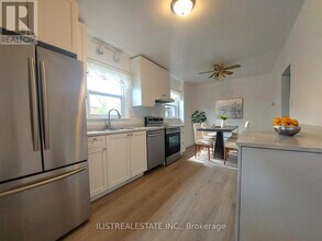 21 Orlando Blvd in Toronto, ON - Building Photo - Building Photo