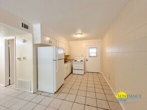 208 Dates Ave in Fort Walton Beach, FL - Building Photo - Building Photo