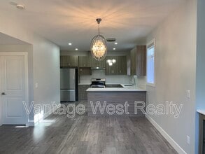 756-756 Glenwood Ave in Kelowna, BC - Building Photo - Building Photo