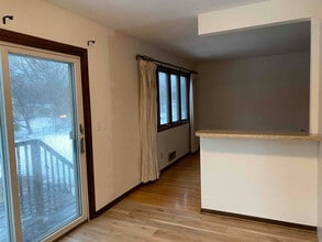425 Edgewood Ave in Stillwater, MN - Building Photo - Building Photo