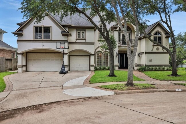 property at 4 Camden Ct