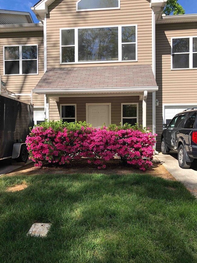 property at 216 Pointe Cir