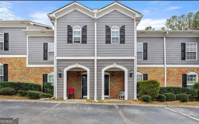property at 204 Summer Pl NW