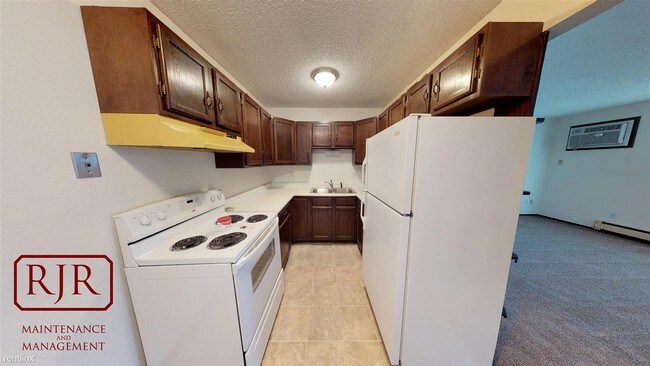 315 Eastdale Dr in Bismarck, ND - Building Photo - Building Photo