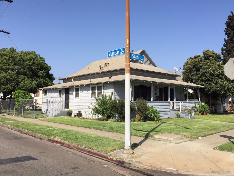 54th Street in Huntington Park, CA - Building Photo