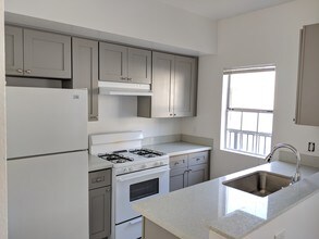 2452 S Centinela Ave, Unit 2 in Los Angeles, CA - Foto de edificio - Building Photo