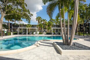 WestShore Apartments in Tampa, FL - Building Photo