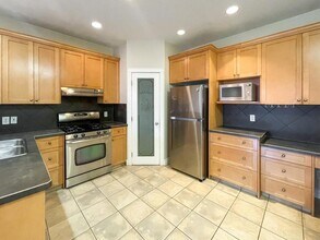 720-756 56 Ave SW in Calgary, AB - Building Photo - Building Photo