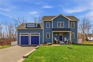 3 Rego Ave in Bristol, RI - Building Photo