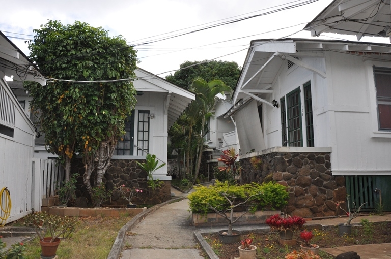 Iolani Ave Cottages in Honolulu, HI - Building Photo