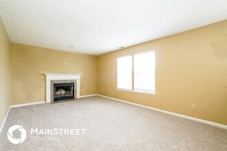 2146 Rosswood Blvd in Indianapolis, IN - Foto de edificio - Building Photo