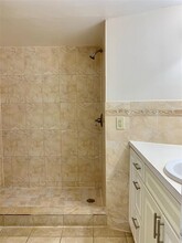 6288 NW 186th St, Unit 1XX in Hialeah, FL - Building Photo - Building Photo