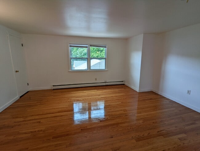 56 N Main St in Beacon Falls, CT - Building Photo - Building Photo