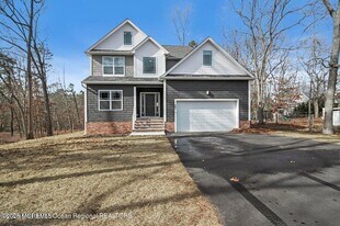 192 Willow Dr in Jackson Township, NJ - Building Photo