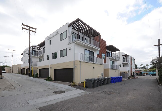 708-710 Turquoise St in San Diego, CA - Foto de edificio - Building Photo