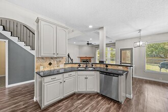 7302 Maple Run Dr in Sugar Land, TX - Building Photo - Building Photo