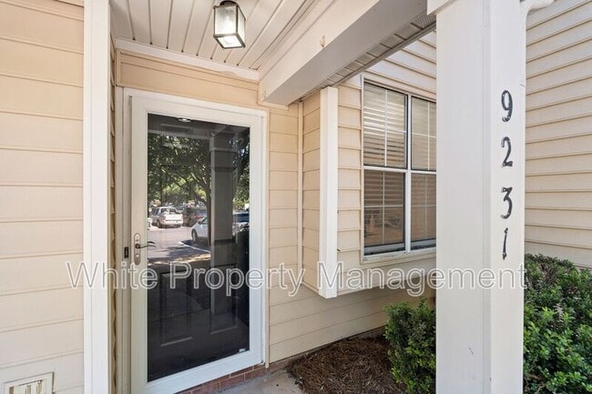 9231 Kings Canyon Dr in Charlotte, NC - Building Photo - Building Photo