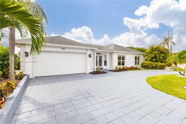 property at 4902 N Travelers Palm Ln