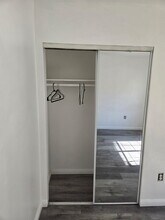 227 E 110th St in Los Angeles, CA - Building Photo - Building Photo