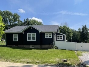 990 W Cherry St in Troy, MO - Building Photo - Building Photo