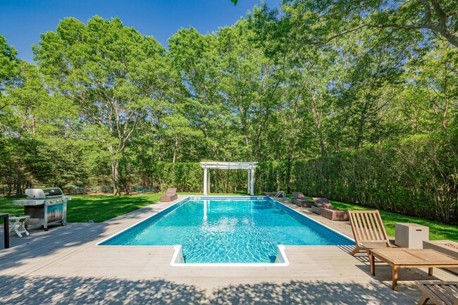 413 Hands Creek Rd in East Hampton, NY - Building Photo - Building Photo