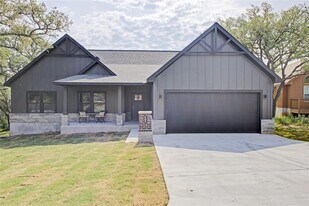 505 Chantilly Ln in Spicewood, TX - Building Photo