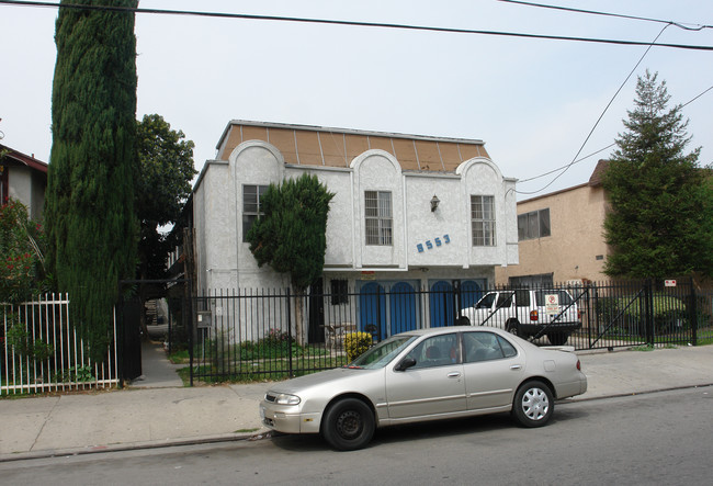 8553 Cedros Ave in Panorama City, CA - Building Photo - Building Photo