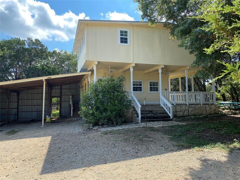19050 Ranch to Market Rd 150 in Driftwood, TX - Building Photo