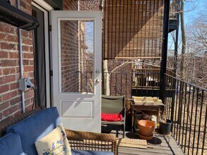 84 Browne St, Unit 2 in Brookline, MA - Foto de edificio - Building Photo