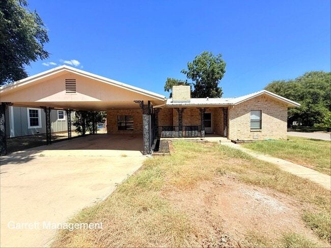 property at 501 N Ridge St