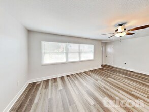 6325 Mosby Pl in Sarasota, FL - Building Photo - Building Photo