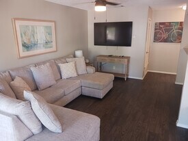 Maple Arms Apartments in Austin, TX - Building Photo