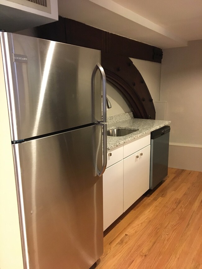 17 Bow St, Unit 3-bed 2.5bath in Somerville, MA - Building Photo - Building Photo