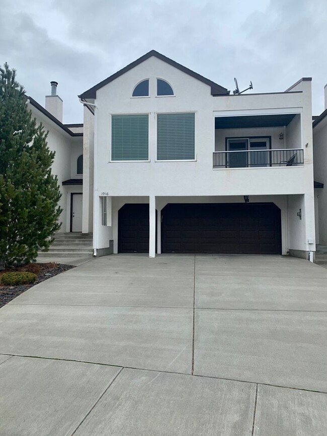 property at 1916 Fairway Dr