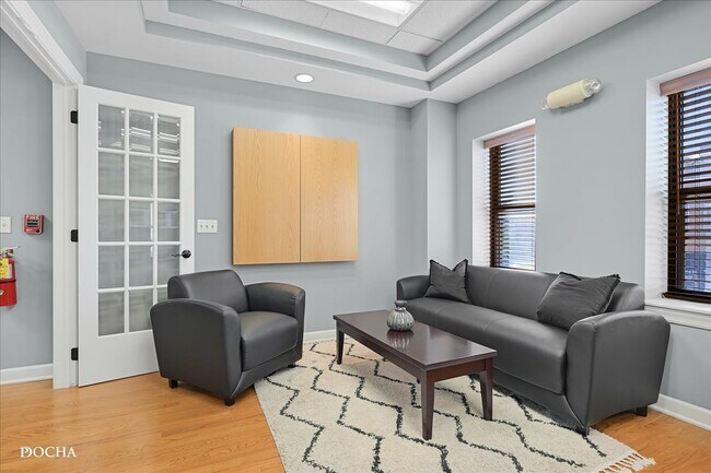 202 W Main St in St. Charles, IL - Building Photo - Building Photo