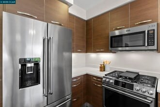 555 Ygnacio Valley Rd in Walnut Creek, CA - Building Photo - Building Photo
